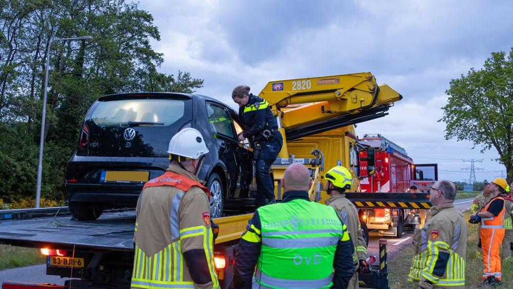Achtervolging eindigt in Muider sloot