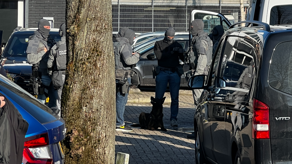 Arrestatieteam met hond