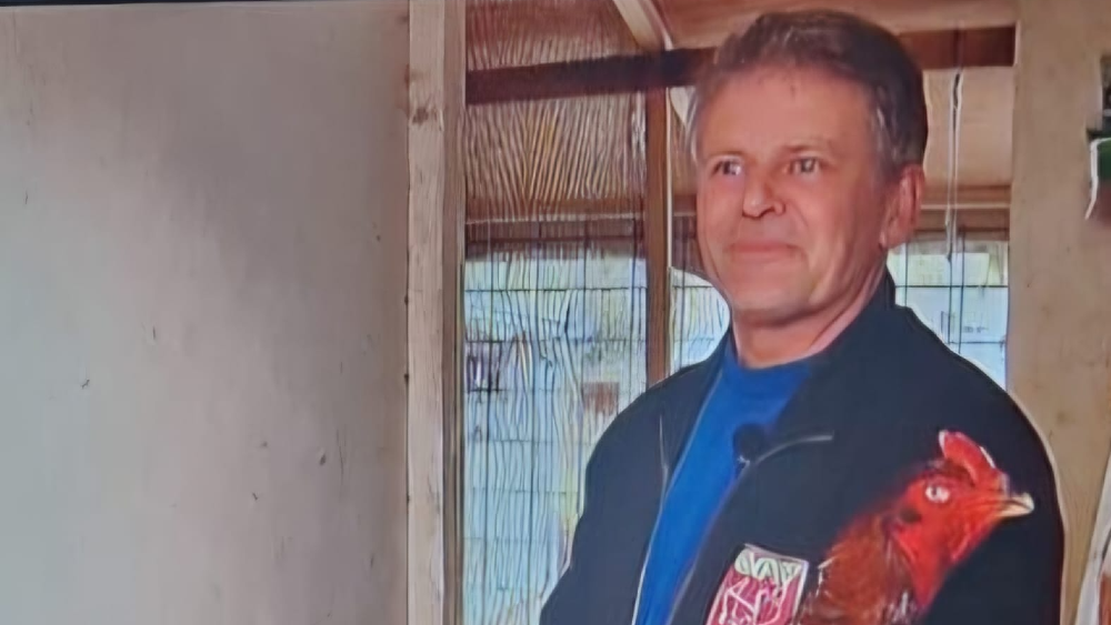 Ben Makker met zijn pluimvee.