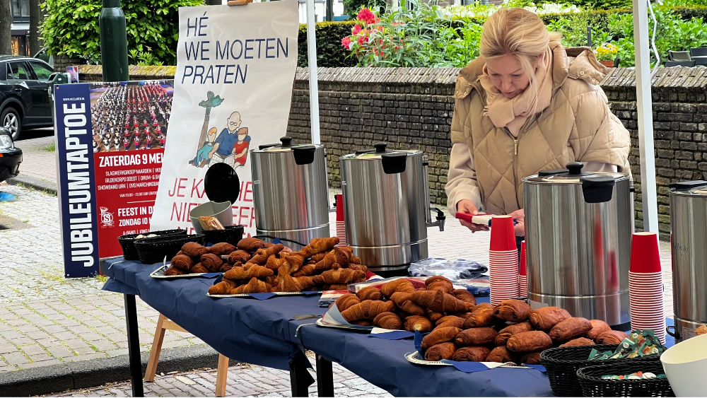 Bevrijdingsvuur Laren gevierd met vrijheidsscroissant