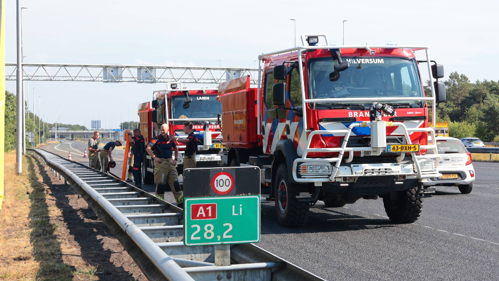 Brandweerwagens op de snelweg