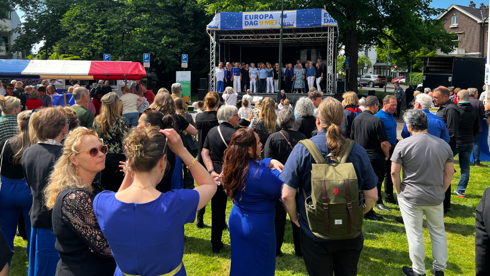 Europablauw was veel aanwezig op Europadag Hilversum