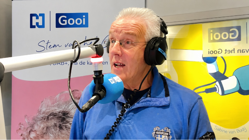 Frans Ruijter in de studio van NH Gooi
