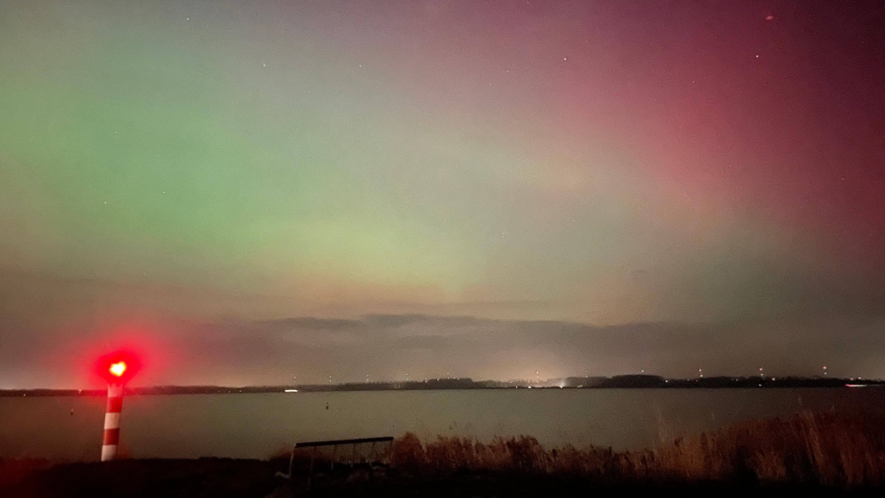 Huizen deelt foto's van het Noorderlicht.