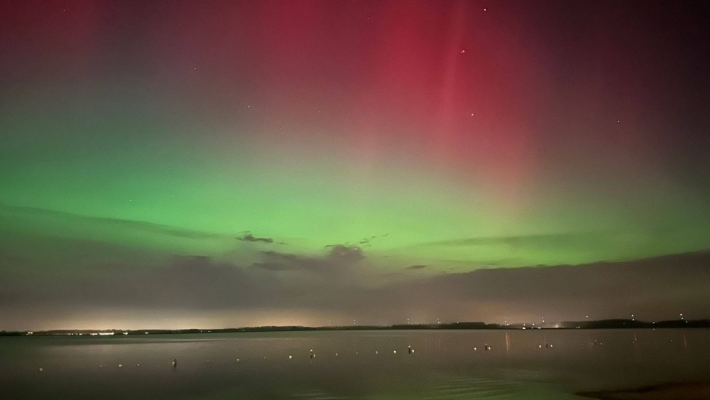 Huizen deelt foto's van het Noorderlicht.