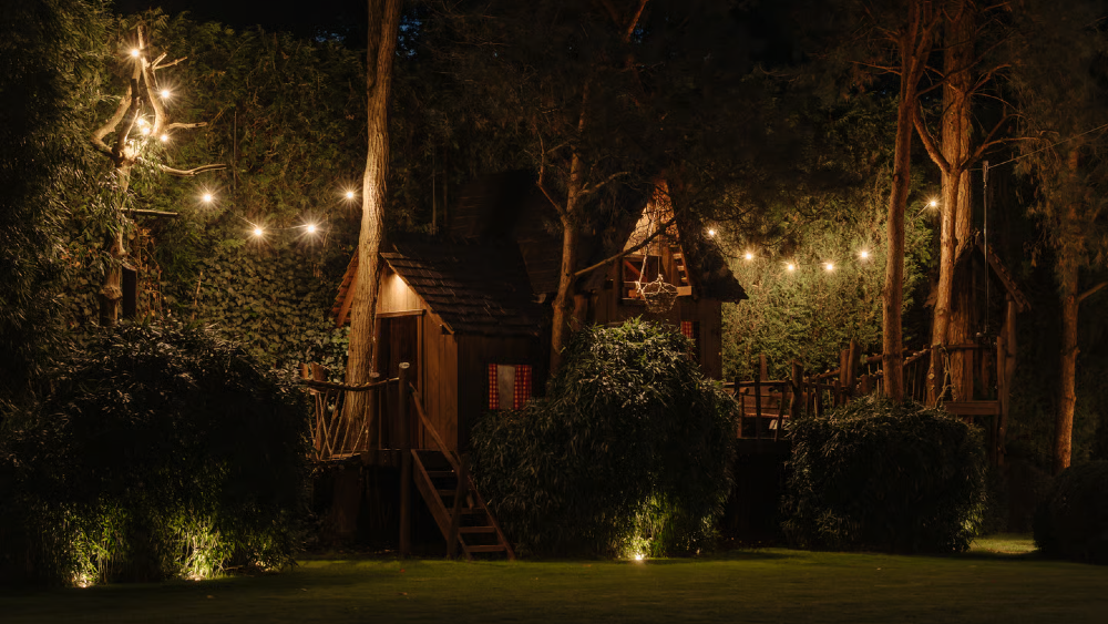 In de avond tovert de boomhut al helemaal om tot Eftelingwaardige attractie.