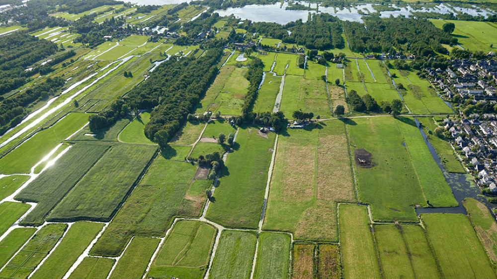 Luchtfoto Groenewoud in Kortenhoef.