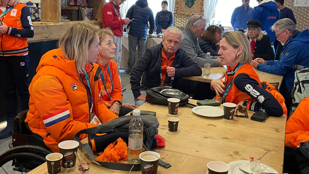 Nike Boor met Esther Vergeer, prinses Margriet en minister Mirjam Sterk.