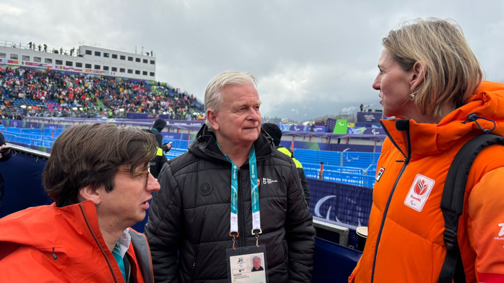 Nike Boor met minister Sterk en Alexander van der Holk, oud Paralympisch deelnemer roeien.