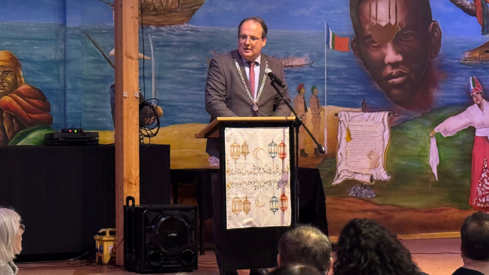 Ook burgemeester Serge Ferraro at een hapje mee.