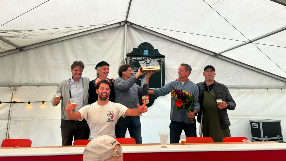 Paling groep Uit de kast op het podium