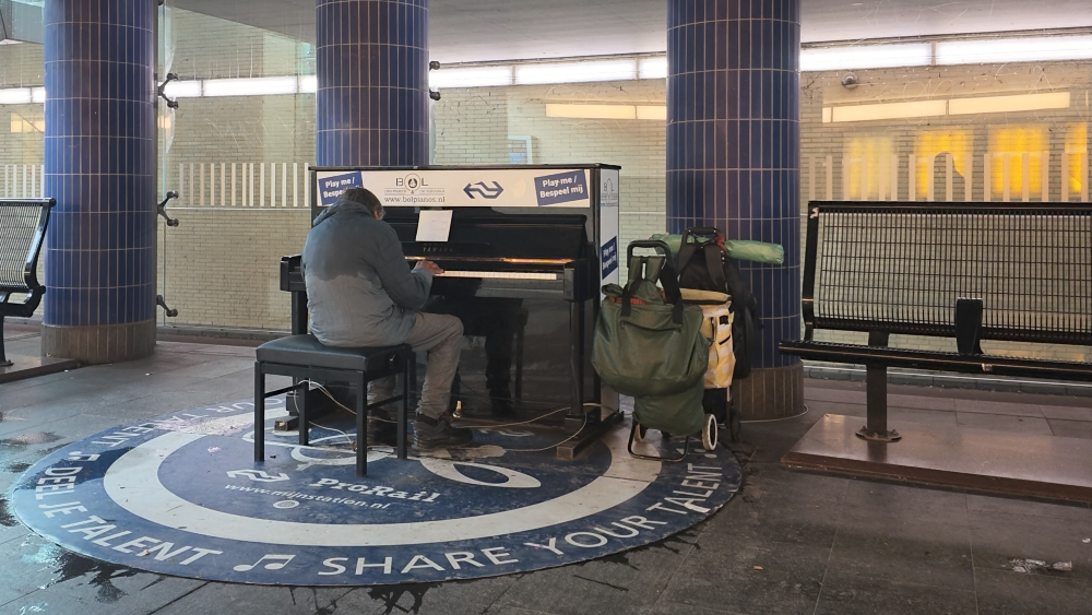 Pianist station Hilversum