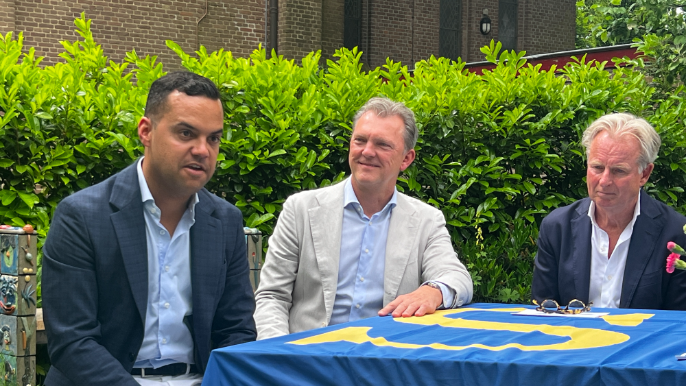 Sander de Brito Roque (links) wordt wethouder voor Larens behoud
