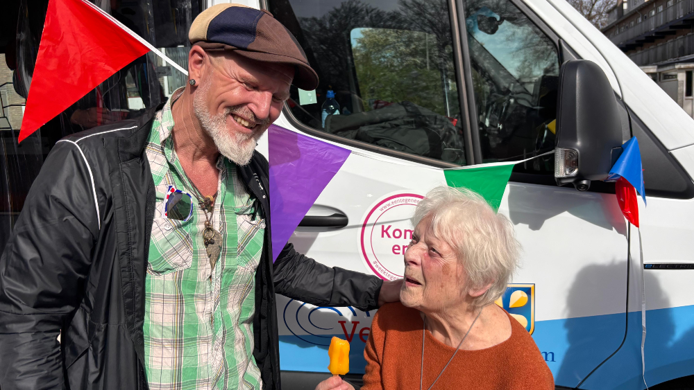 Wouda met 'buurtoma' tante Riet